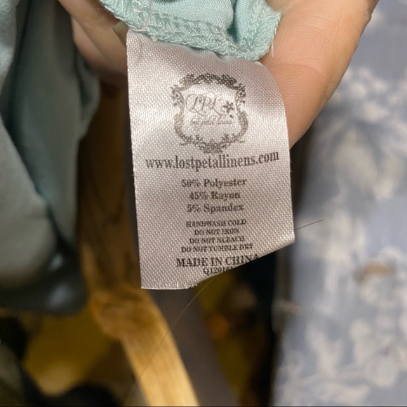 Lost Petals Linen artsy, BoHo top! - Picture 6 of 10